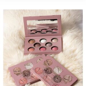 Pink and Gold Highlighter‎ Palette with Shimmer and Matte Finishes
